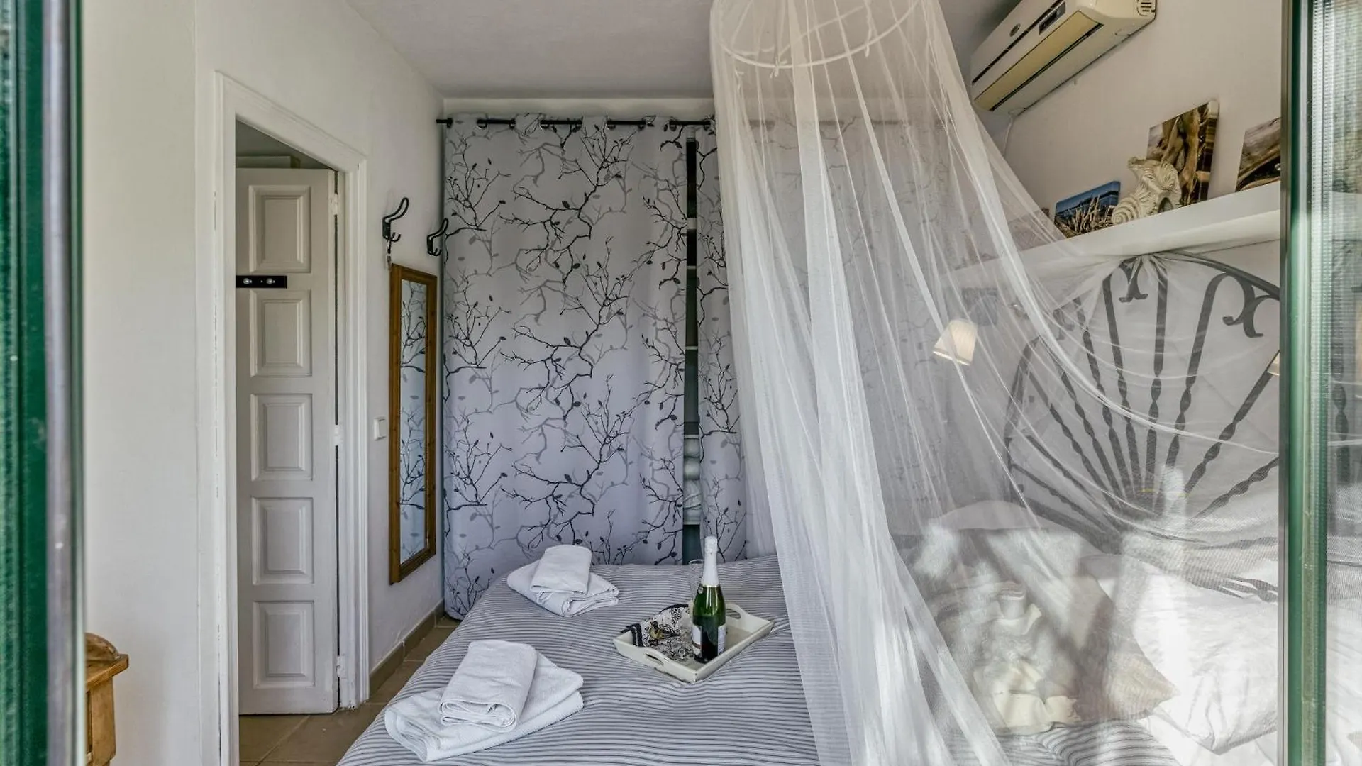 La Casa De Los Artistas Begur Holiday home